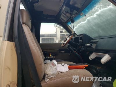 Piąte zdjęcie samochodu w środku: 1999 GMC C-SERIES C7H064 VIN:1GDT7H4C2XJ518042 - miniatura