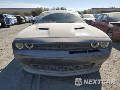 Piąte zdjęcie samochodu w środku: 2019 DODGE CHALLENGER SXT VIN:2C3CDZAG4KH735469 - miniatura