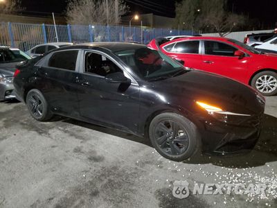 Czwarte zdjęcie samochodu z boku: 2023 HYUNDAI ELANTRA BLUE VIN:KMHLM4AJ6PU057236 - miniatura