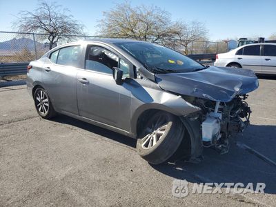 Czwarte zdjęcie samochodu z boku: 2020 NISSAN VERSA SV VIN:3N1CN8EV0LL875686 - miniatura