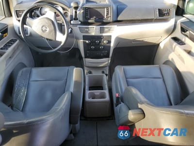 Zdjęcie 8 z 13 samochodu: 2010 VOLKSWAGEN ROUTAN SE VIN:2V4RW3D14AR406841 - miniatura