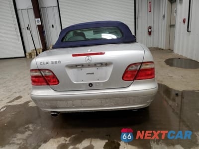 Zdjęcie 6 z 12 samochodu: 2001 MERCEDES-BENZ CLK 320 VIN:WDBLK65G01T079748 - miniatura