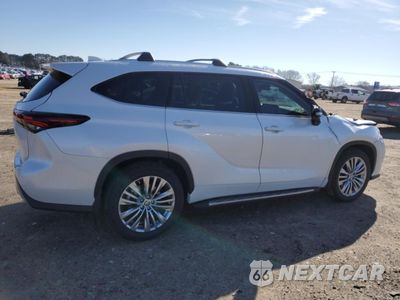 Trzecie zdjęcie samochodu z tyłu: 2024 TOYOTA HIGHLANDER LE VIN:5TDKDRBH5RS569375 - miniatura