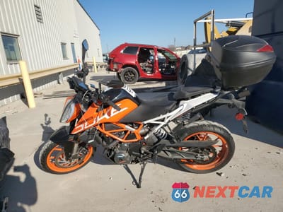 Trzecie zdjęcie samochodu z tyłu: 2018 KTM 390 DUKE VIN:MD2JPJ408JC261631 - miniatura