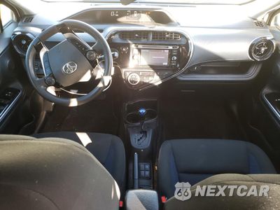 Zdjęcie 8 z 12 samochodu: 2018 TOYOTA PRIUS C VIN:JTDKDTB39J1617043 - miniatura