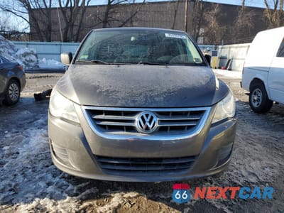 Piąte zdjęcie samochodu w środku: 2010 VOLKSWAGEN ROUTAN SE VIN:2V4RW3D10AR388466 - miniatura