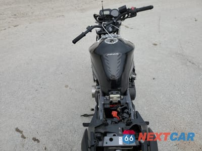 Zdjęcie 6 z 10 samochodu: 2009 YAMAHA FZ6 R VIN:JYARJ18E39A000846 - miniatura