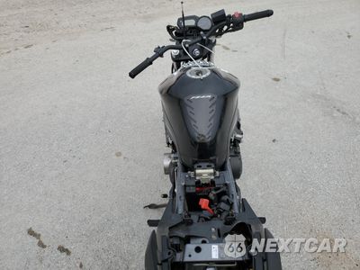 Zdjęcie 6 z 10 samochodu: 2009 YAMAHA FZ6 R VIN:JYARJ18E39A000846 - miniatura