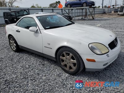 Czwarte zdjęcie samochodu z boku: 1998 MERCEDES-BENZ SLK 230 KOMPRESSOR VIN:WDBKK47FXWF037419 - miniatura