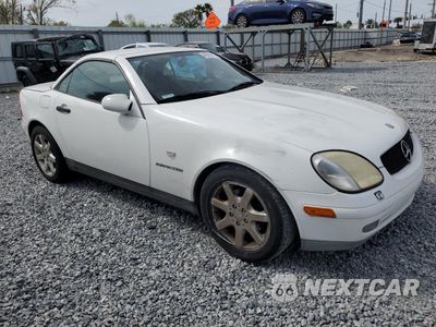 Czwarte zdjęcie samochodu z boku: 1998 MERCEDES-BENZ SLK 230 KOMPRESSOR VIN:WDBKK47FXWF037419 - miniatura