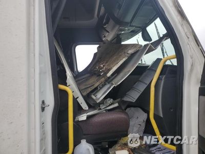 Piąte zdjęcie samochodu w środku: 2018 FREIGHTLINER CASCADIA 126 SEMI TRUCK VIN:3AKJHHDR8JSJJ0893 - miniatura