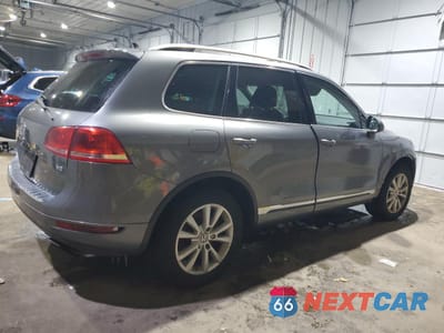 Trzecie zdjęcie samochodu z tyłu: 2014 VOLKSWAGEN TOUAREG V6 VIN:WVGEF9BP3ED012271 - miniatura