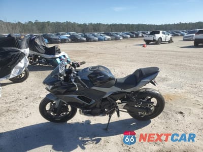 Trzecie zdjęcie samochodu z tyłu: 2023 KAWASAKI EX650 P VIN:ML5EXEP11PDA96427 - miniatura
