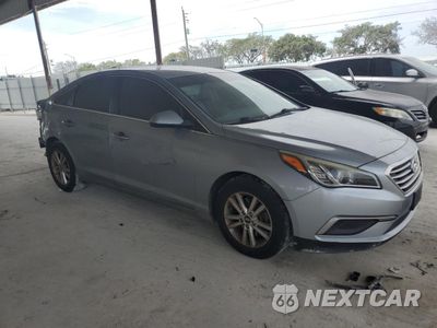 Czwarte zdjęcie samochodu z boku: 2017 HYUNDAI SONATA SE VIN:5NPE24AF7HH572062 - miniatura