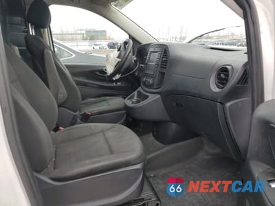 Zdjęcie 8 z 13 samochodu: 2017 MERCEDES-BENZ METRIS VIN:WD3BG2EA2H3285385 - miniatura