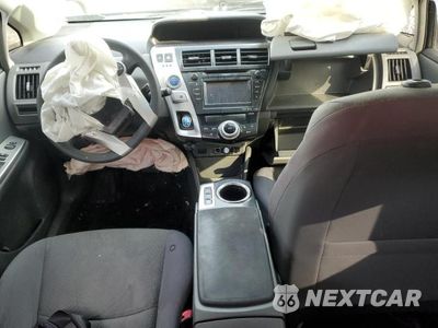 Zdjęcie 8 z 12 samochodu: 2014 TOYOTA PRIUS V VIN:JTDZN3EU1E3305860 - miniatura