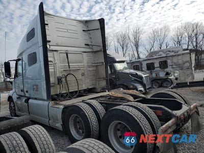 Trzecie zdjęcie samochodu z tyłu: 2023 VOLVO VN VNL VIN:4V4NC9EH6PN329111 - miniatura