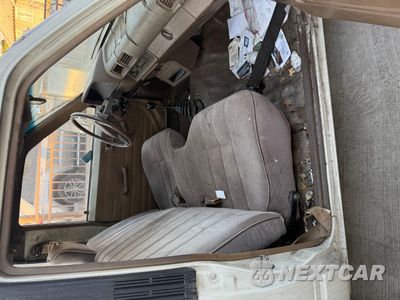 Piąte zdjęcie samochodu w środku: 1988 TOYOTA PICKUP CAB CHASSIS RN75 VIN:JT5RN75T4J0021239 - miniatura