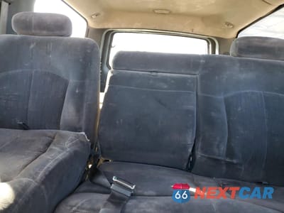 Zdjęcie 10 z 13 samochodu: 2002 CHEVROLET SUBURBAN C2500 VIN:3GNGC26U02G195308 - miniatura