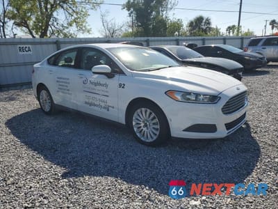 Czwarte zdjęcie samochodu z boku: 2015 FORD FUSION S HYBRID VIN:3FA6P0UU3FR106217 - miniatura