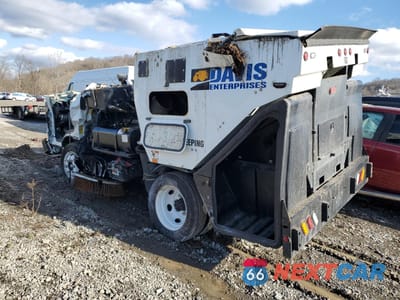 Drugie zdjęcie samochodu z przodu: 2024 ISUZU NPR HD VIN:54DC4W1D5RS210385 - miniatura