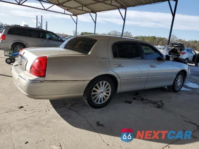 Trzecie zdjęcie samochodu z tyłu: 2003 LINCOLN TOWN CAR SIGNATURE VIN:1LNHM82W93Y653175 - miniatura