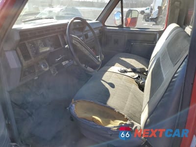 Piąte zdjęcie samochodu w środku: 1986 FORD F350 VIN:1FDKF371XGKA52737 - miniatura