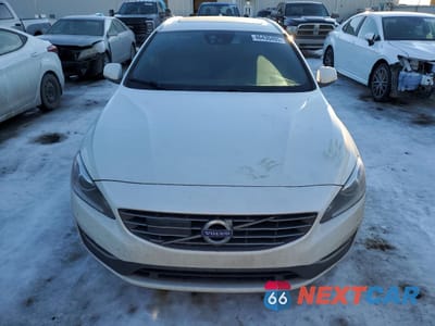Piąte zdjęcie samochodu w środku: 2017 VOLVO V60 PREMIER VIN:YV149MSK4H1342712 - miniatura