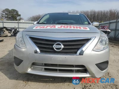 Piąte zdjęcie samochodu w środku: 2017 NISSAN VERSA S VIN:3N1CN7AP6HL865141 - miniatura