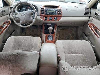 Zdjęcie 8 z 12 samochodu: 2004 TOYOTA CAMRY LE VIN:JTDBE32K740251503 - miniatura