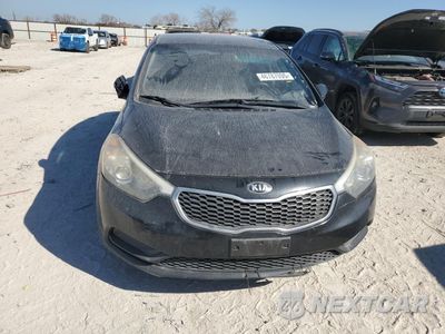 Piąte zdjęcie samochodu w środku: 2016 KIA FORTE LX VIN:KNAFX4A6XG5563678 - miniatura
