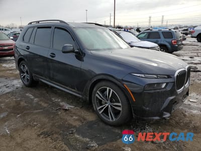 Czwarte zdjęcie samochodu z boku: 2025 BMW X7 XDRIVE40I VIN:5UX23EM00S9Y58881 - miniatura