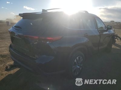 Trzecie zdjęcie samochodu z tyłu: 2021 TOYOTA HIGHLANDER XLE VIN:5TDHZRBH3MS535293 - miniatura