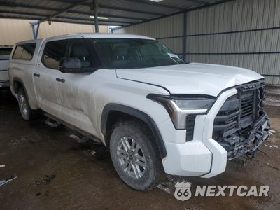 Czwarte zdjęcie samochodu z boku: 2022 TOYOTA TUNDRA CREWMAX SR5 VIN:5TFLA5EC1NX009590 - miniatura