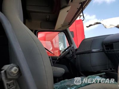Piąte zdjęcie samochodu w środku: 2019 VOLVO VNL SEMI TRUCK VIN:4V4NC9EH7KN900887 - miniatura