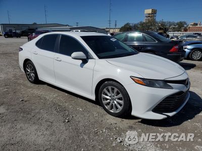 Czwarte zdjęcie samochodu z boku: 2018 TOYOTA CAMRY L VIN:4T1B11HK1JU632142 - miniatura