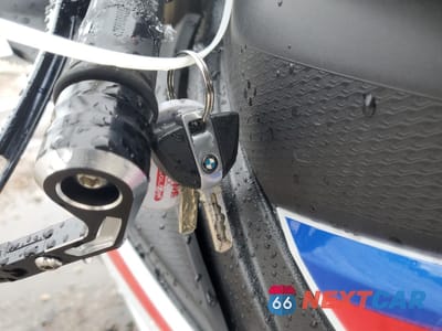 Zdjęcie 8 z 9 samochodu: 2021 BMW S 1000 RR VIN:WB10E2307M6E69369 - miniatura