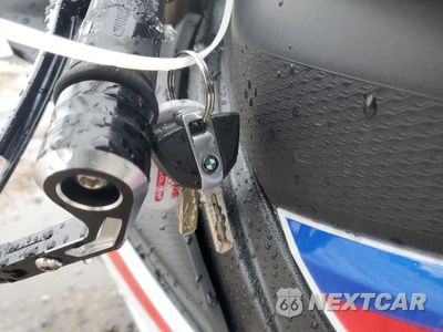 Zdjęcie 8 z 9 samochodu: 2021 BMW S 1000 RR VIN:WB10E2307M6E69369 - miniatura