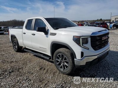 Czwarte zdjęcie samochodu z boku: 2023 GMC SIERRA K1500 VIN:1GTRUAED2PZ292849 - miniatura
