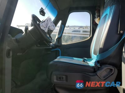 Zdjęcie 7 z 12 samochodu: 2023 RIVIAN EDV 700 VIN:7FCEHEB73PN012687 - miniatura