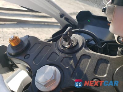 Zdjęcie 8 z 10 samochodu: 2023 YAMAHA YZFR7 VIN:JYARM38E4PA008907 - miniatura