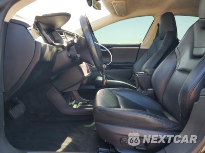 Zdjęcie 7 z 14 samochodu: 2016 TESLA MODEL S VIN:5YJSA1E19GF131999 - miniatura