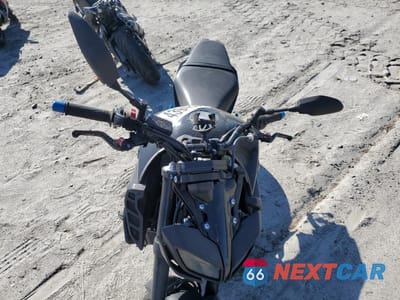 Piąte zdjęcie samochodu w środku: 2018 YAMAHA MT09 VIN:JYARN53E4JA003584 - miniatura
