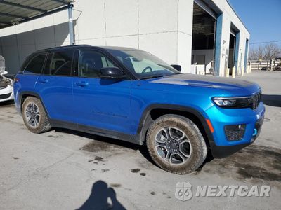Czwarte zdjęcie samochodu z boku: 2023 JEEP GRAND CHEROKEE TRAILHAWK 4XE VIN:1C4RJYC62P8875076 - miniatura