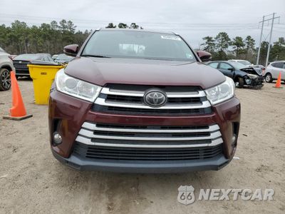 Piąte zdjęcie samochodu w środku: 2018 TOYOTA HIGHLANDER VIN:5TDKZRFH6JS282689 - miniatura