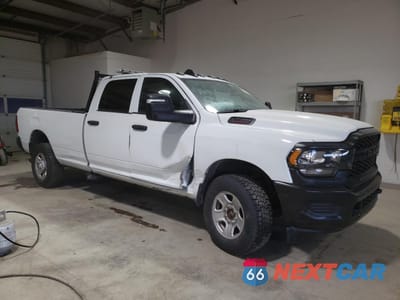 Czwarte zdjęcie samochodu z boku: 2023 RAM 3500 TRADESMAN VIN:3C63R3GJ0PG542246 - miniatura