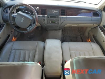 Zdjęcie 8 z 12 samochodu: 2007 LINCOLN TOWN CAR SIGNATURE VIN:1LNHM81W37Y631664 - miniatura