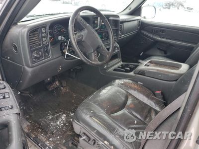Zdjęcie 8 z 15 samochodu: 2004 GMC NEW SIERRA K1500 VIN:1GTEK19T34E324183 - miniatura