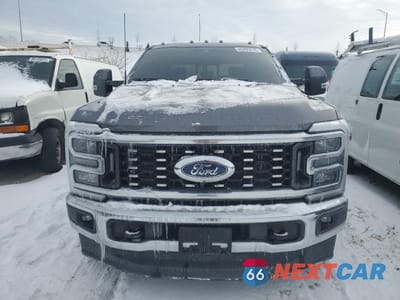 Piąte zdjęcie samochodu w środku: 2023 FORD F350 SUPER DUTY VIN:1FT8W3DT2PEC54653 - miniatura