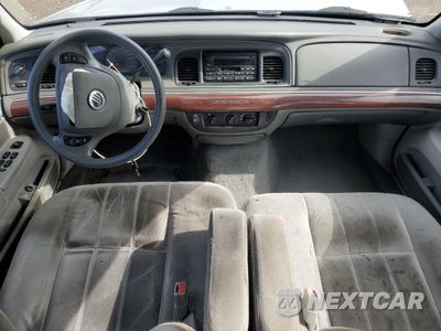 Zdjęcie 8 z 13 samochodu: 2003 MERCURY GRAND MARQUIS GS VIN:2MEFM74W33X691115 - miniatura